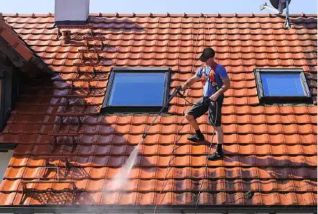 nettoyage et démoussage de toiture à Valenciennes