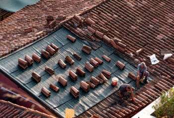 tuile cassée sur toiture à Valenciennes